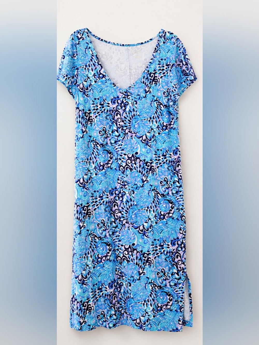 Lilly Pulitzer casual knit t-shirt dress in a vibrant blue, aqua, lavende.Large
